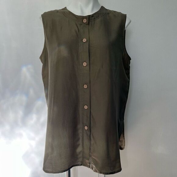 Chaus 100% silk moss green button front tank top - Picture 1 of 6